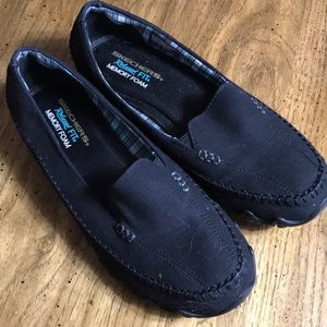 Skechers Size 9 Relaxed Fit Memory Foam Shoes!